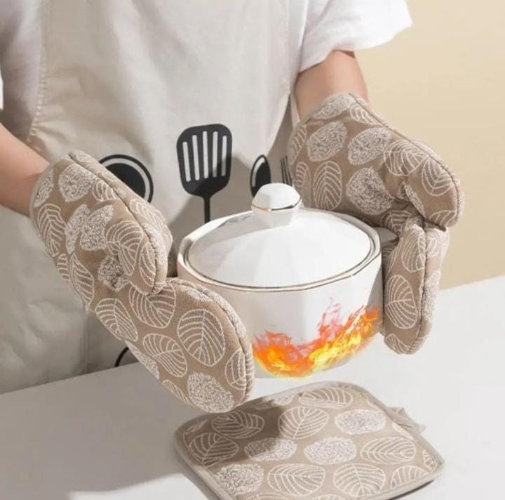 Insulated Cotton Kitchen/Oven Gloves Insulated Cotton Kitchen/Oven Gloves