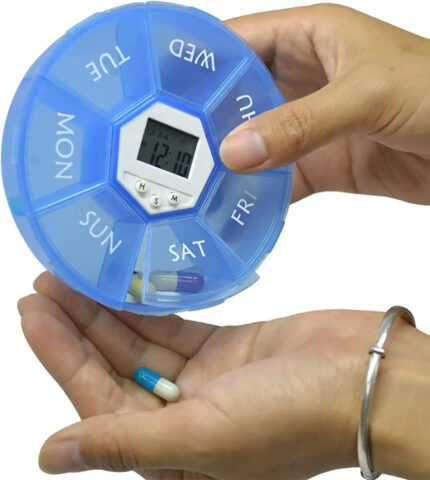 Alarm Clock Pill Dispenser – 7-Compartment Electronic Medication Reminder (PP+ABS, Blue, 4-Alarm)