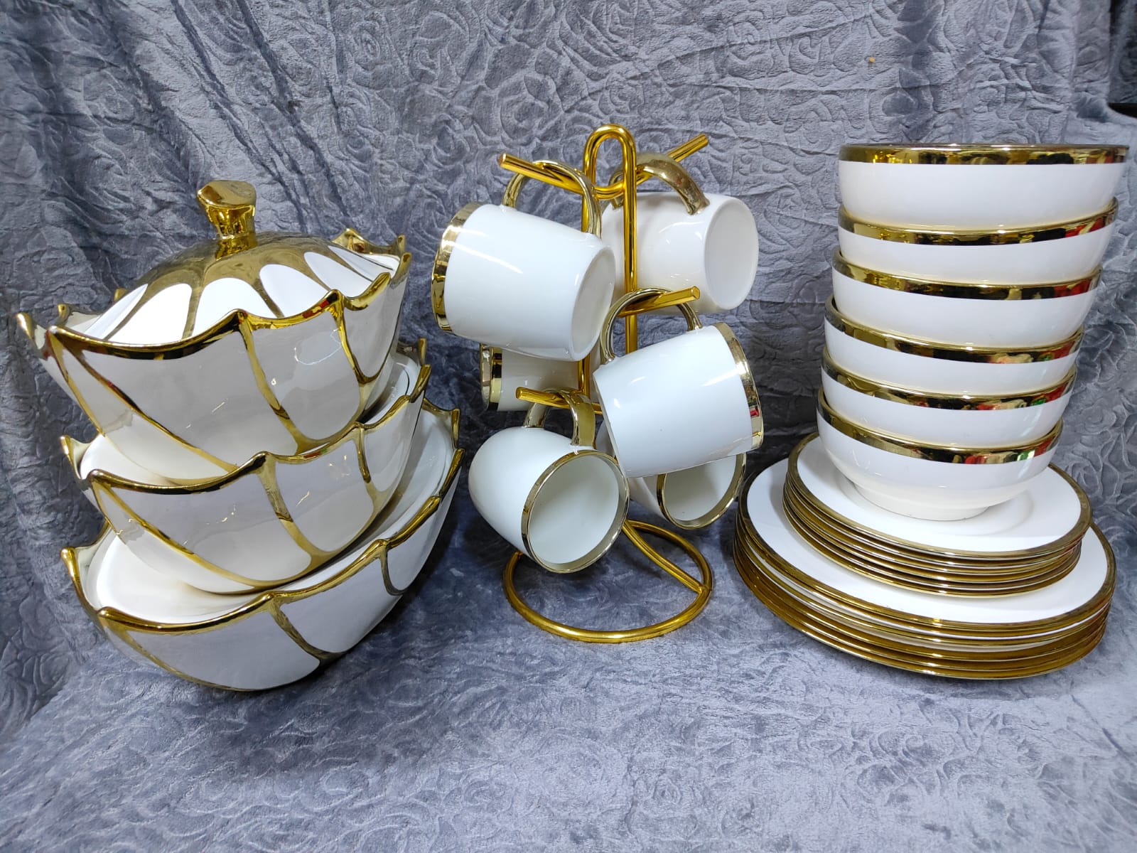 30 Pieces Stylish Gold Dinner Set 30 Pieces Stylish Gold Dinner Set
