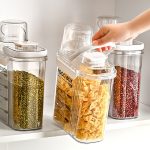 Airtight Transparent Food Storage Container 2800ml with Easy-Press Lid & Measuring Scale